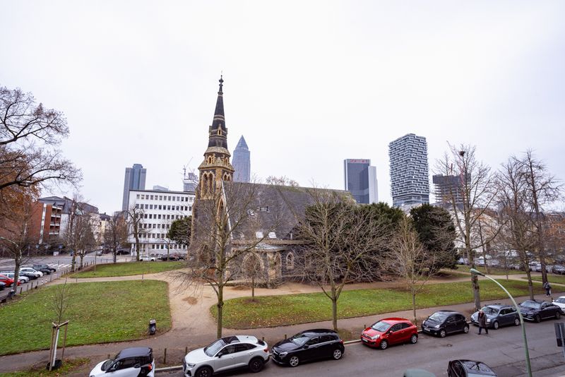 Schöne 2-Zimmer-Altbauwohnung mit Blick auf den Beethovenplatz